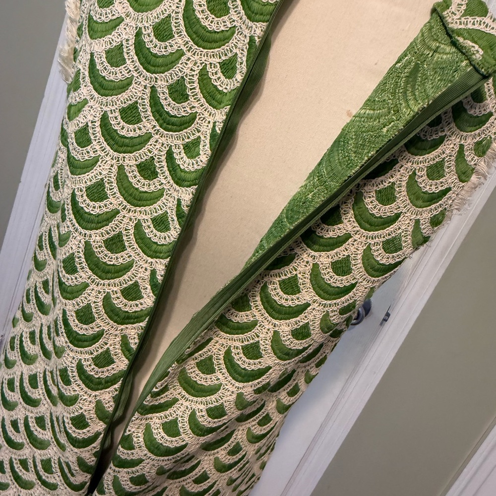 The Horizon Green and White Embroidered Sleeveless V-Neck Shift Dress - Picture 10 of 13